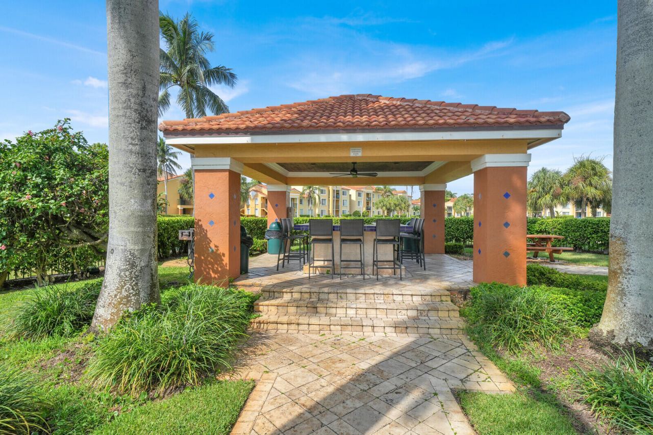 110 Yacht Club Way, Unit 105, Hypoluxo, FL 33462 Photo