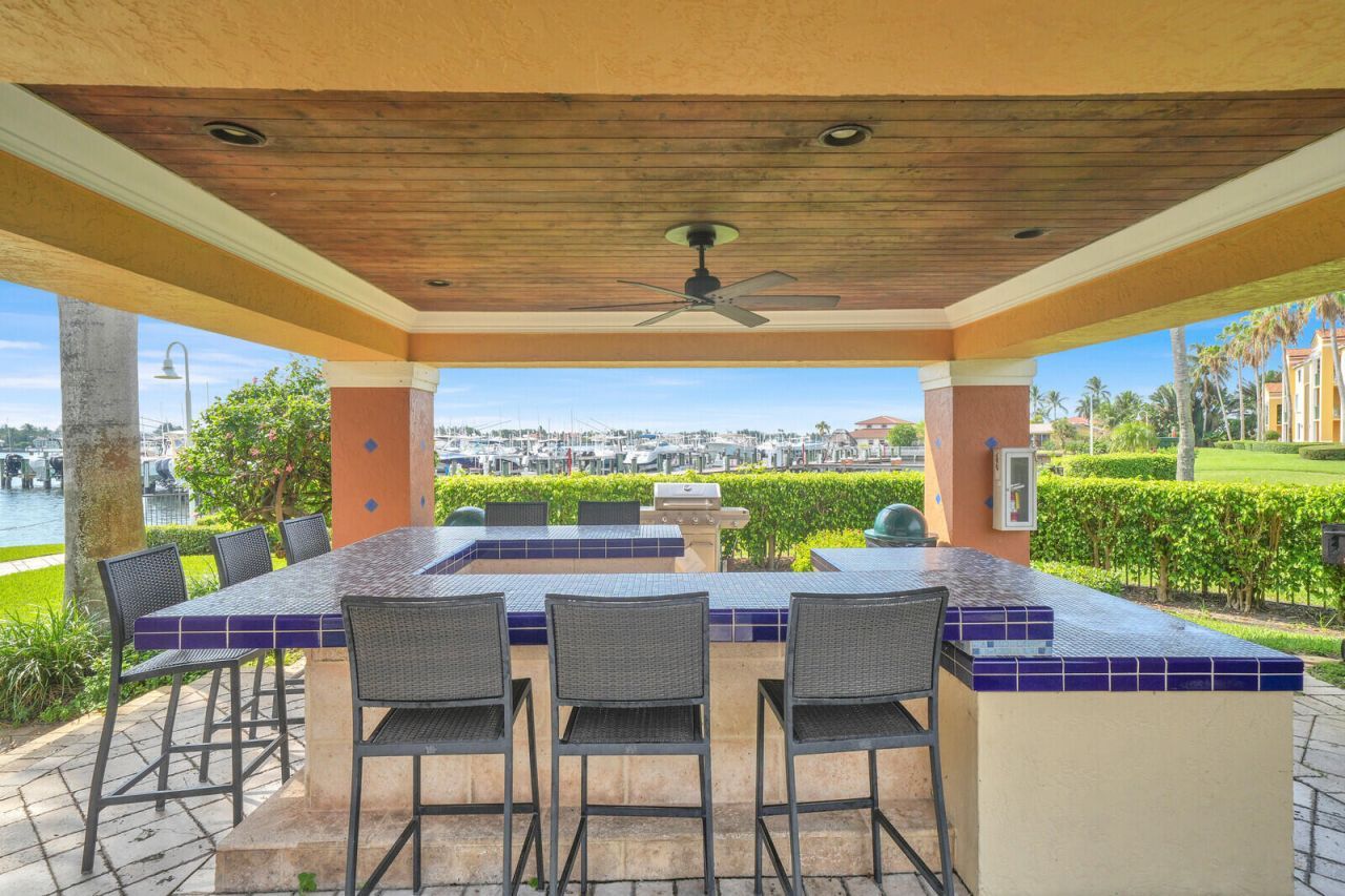 110 Yacht Club Way, Unit 105, Hypoluxo, FL 33462 Photo