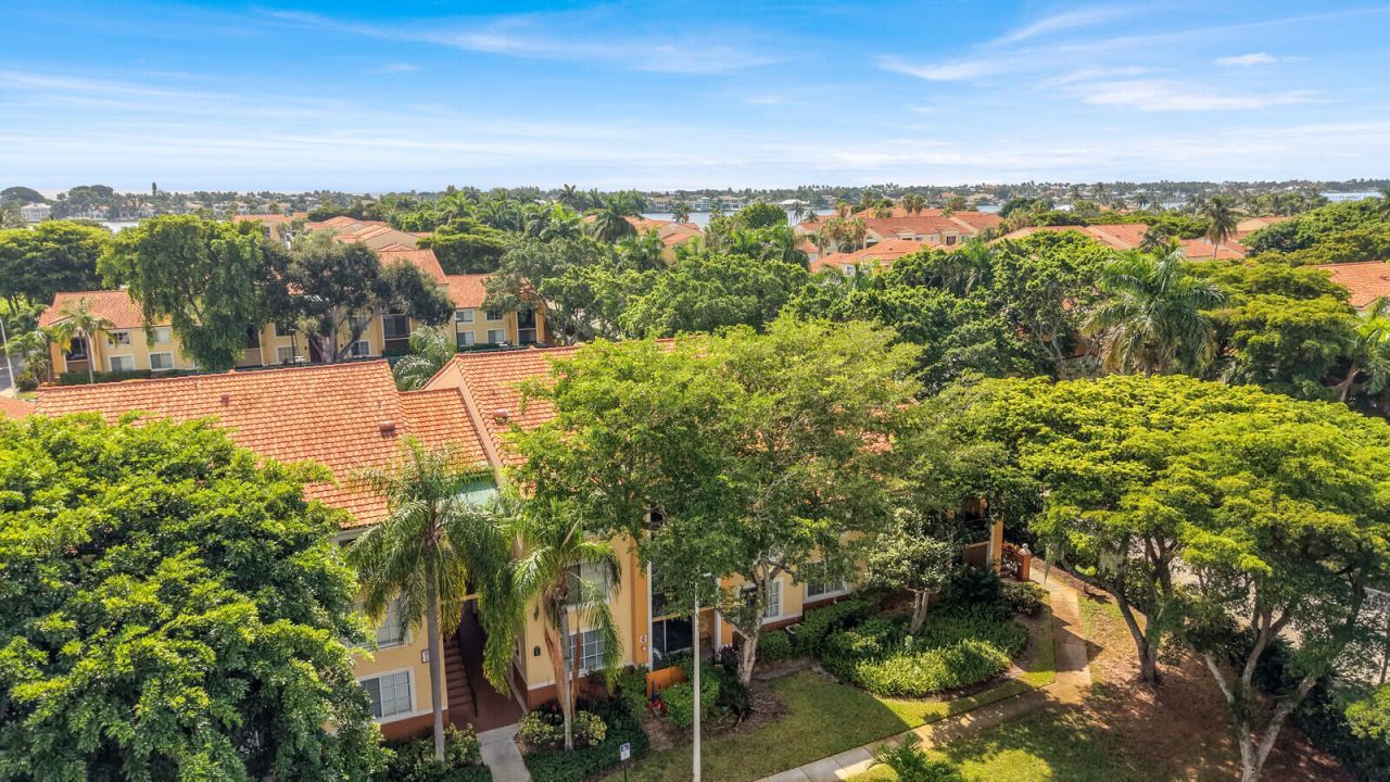110 Yacht Club Way, Unit 105, Hypoluxo, FL 33462 Photo