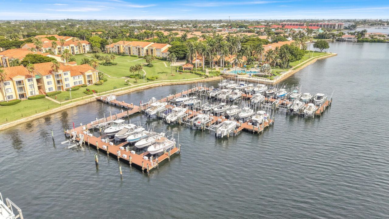 110 Yacht Club Way, Unit 105, Hypoluxo, FL 33462 Photo
