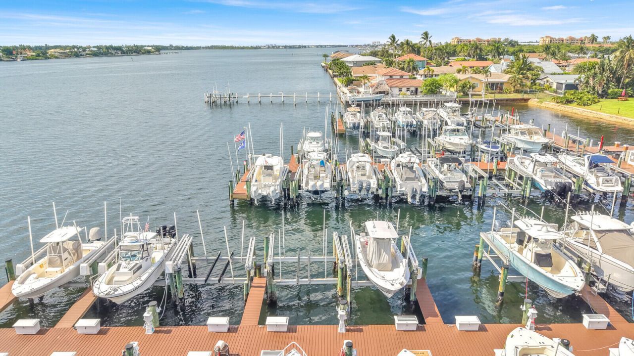 110 Yacht Club Way, Unit 105, Hypoluxo, FL 33462 Photo