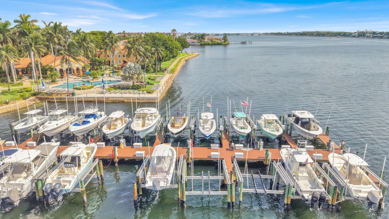 110 Yacht Club Way, Unit 105, Hypoluxo, FL 33462 Photo