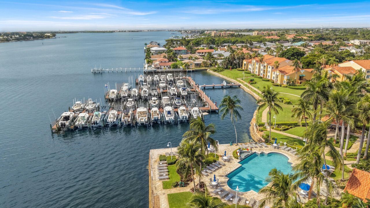 110 Yacht Club Way, Unit 105, Hypoluxo, FL 33462 Photo