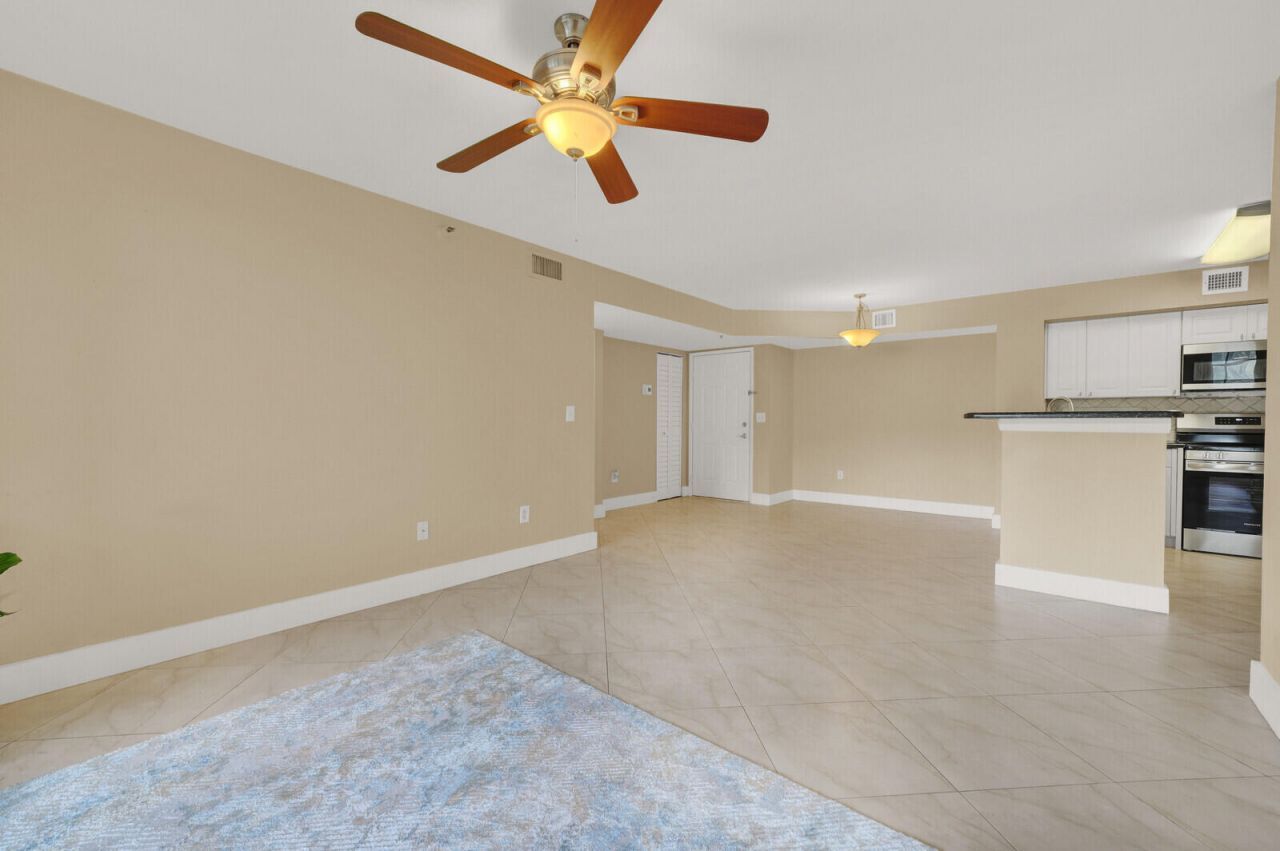 110 Yacht Club Way, Unit 105, Hypoluxo, FL 33462 Photo