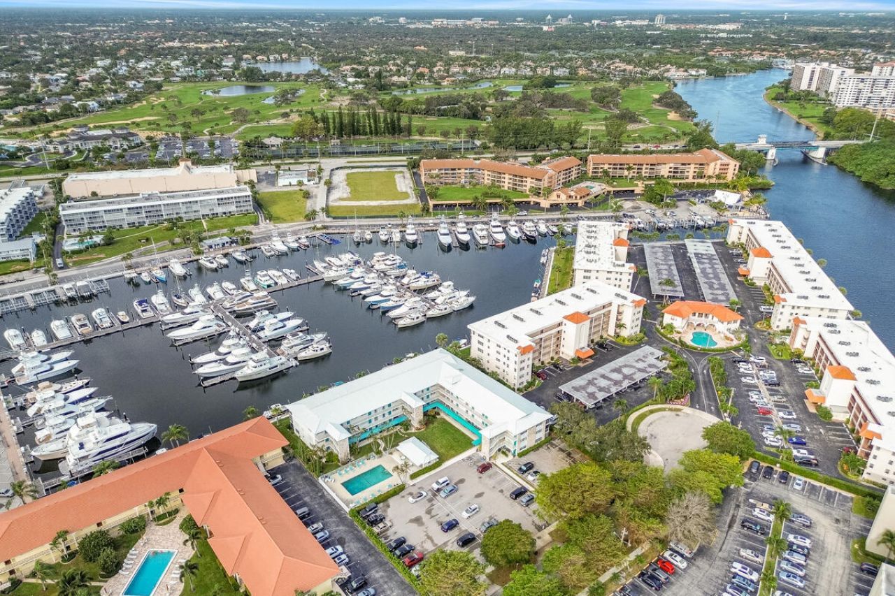 37 Yacht Club Drive, Unit 303, North Palm Beach, FL 33408 Photo