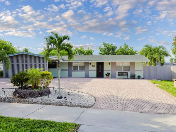3335 10th Avenue N, Palm Springs, FL 33461
