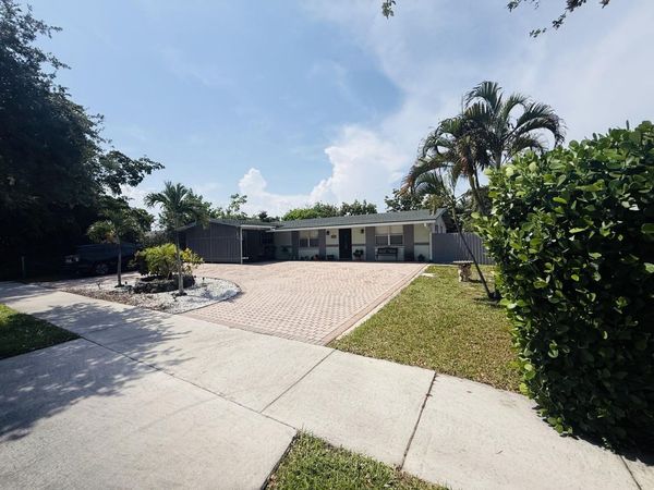 3335 10th Avenue N, Palm Springs, FL 33461