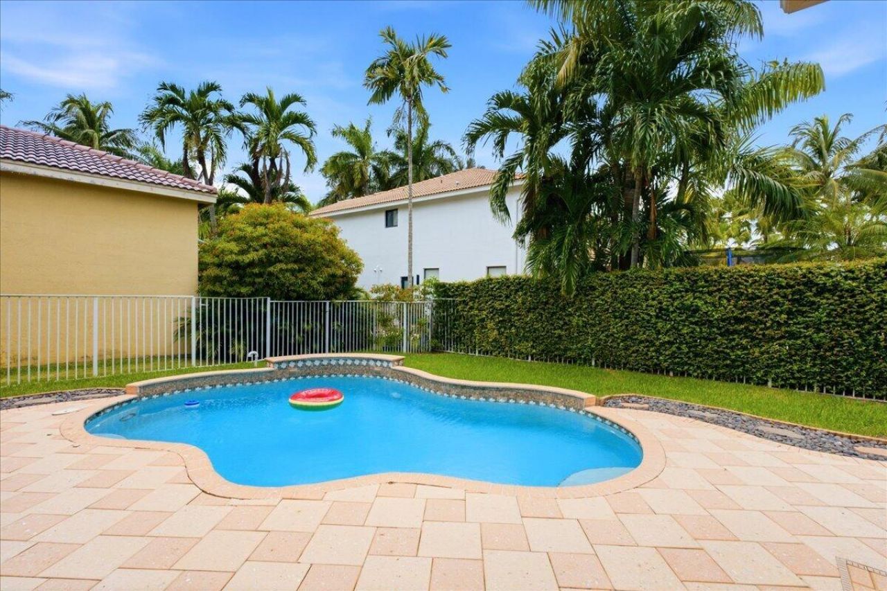 2458 Greenbrier Court, Weston, FL 33327 Photo