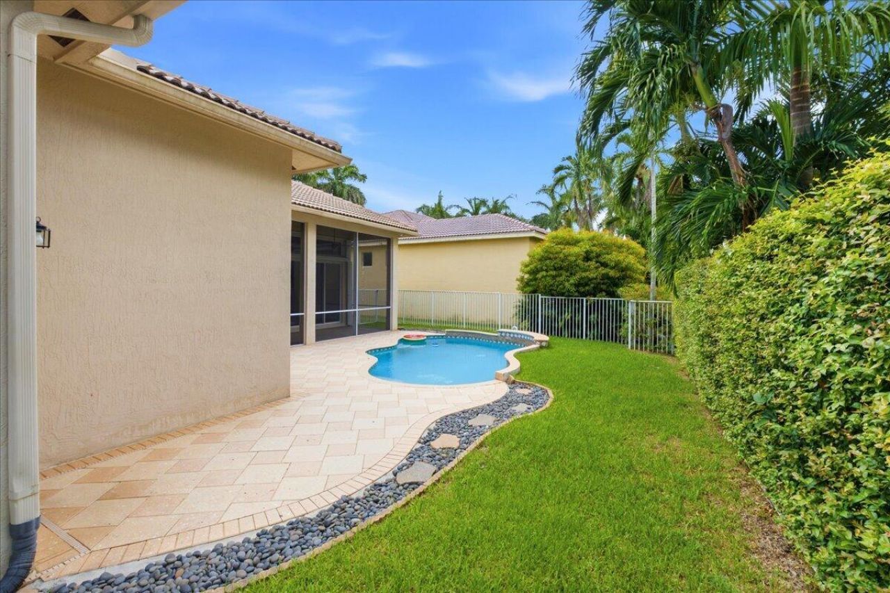 2458 Greenbrier Court, Weston, FL 33327 Photo