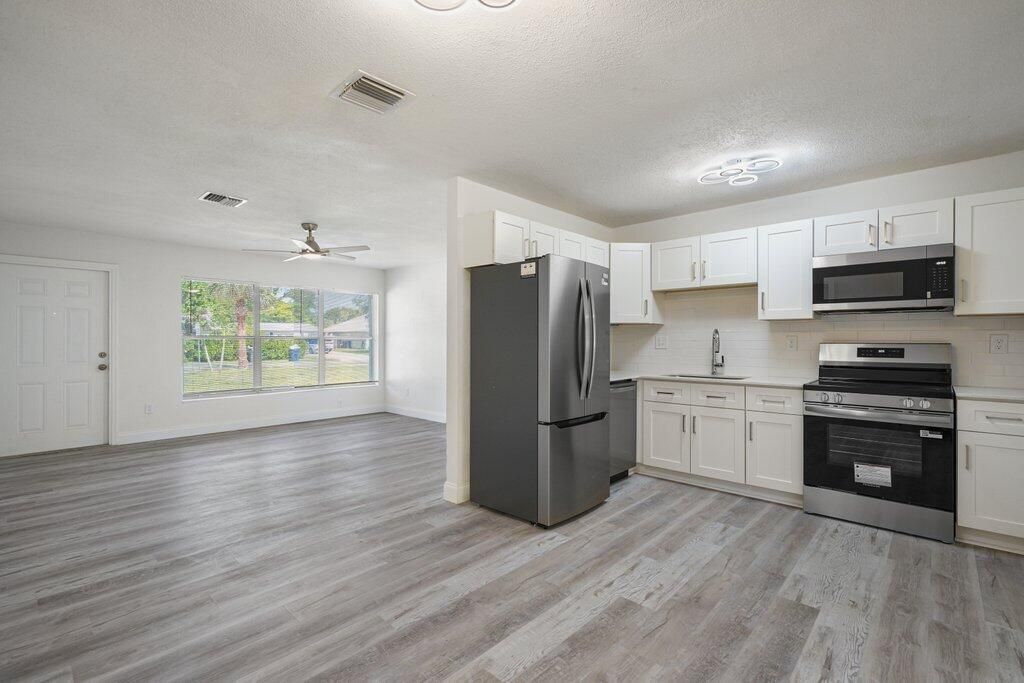 911 SE Dolphin Drive, Stuart, FL 34996 Photo