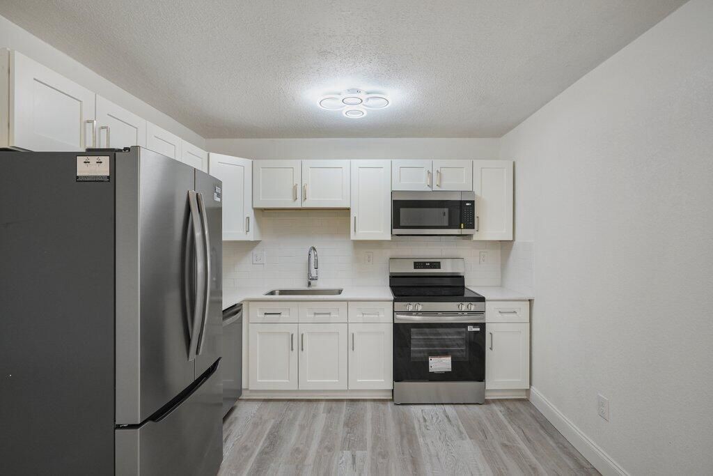 911 SE Dolphin Drive, Stuart, FL 34996 Photo