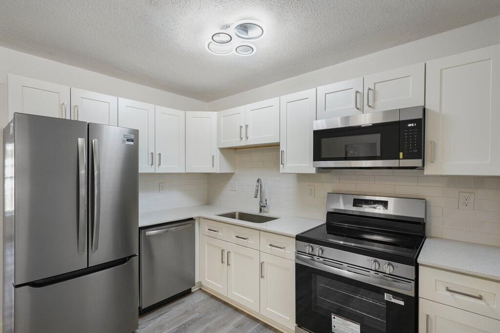 911 SE Dolphin Drive, Stuart, FL 34996 Photo