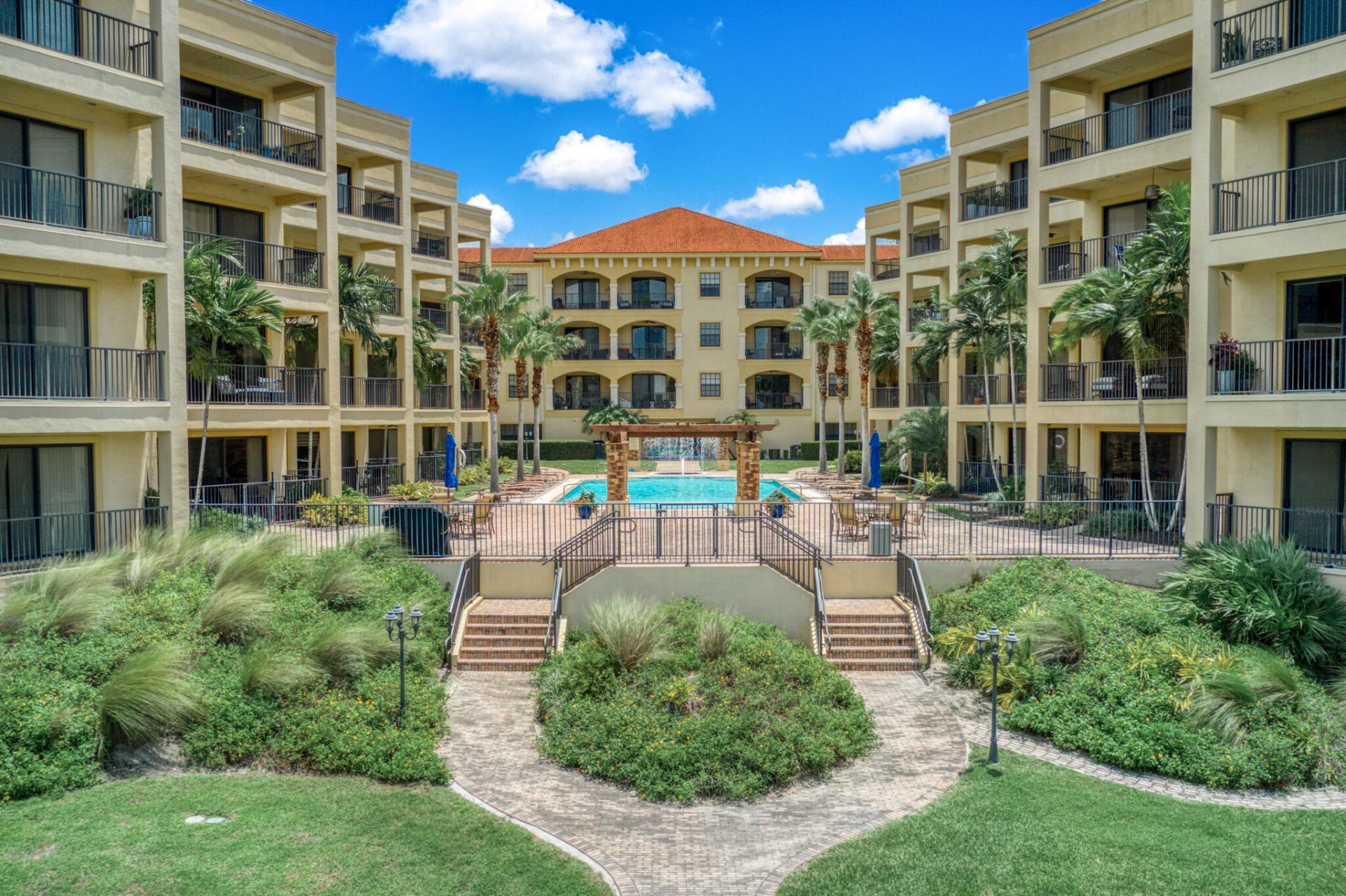 2351 Lakeview Drive, Unit 209, Sebring, FL 33870 Photo