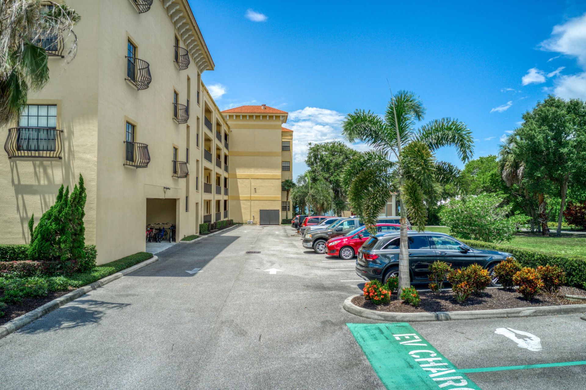 2351 Lakeview Drive, Unit 209, Sebring, FL 33870 Photo