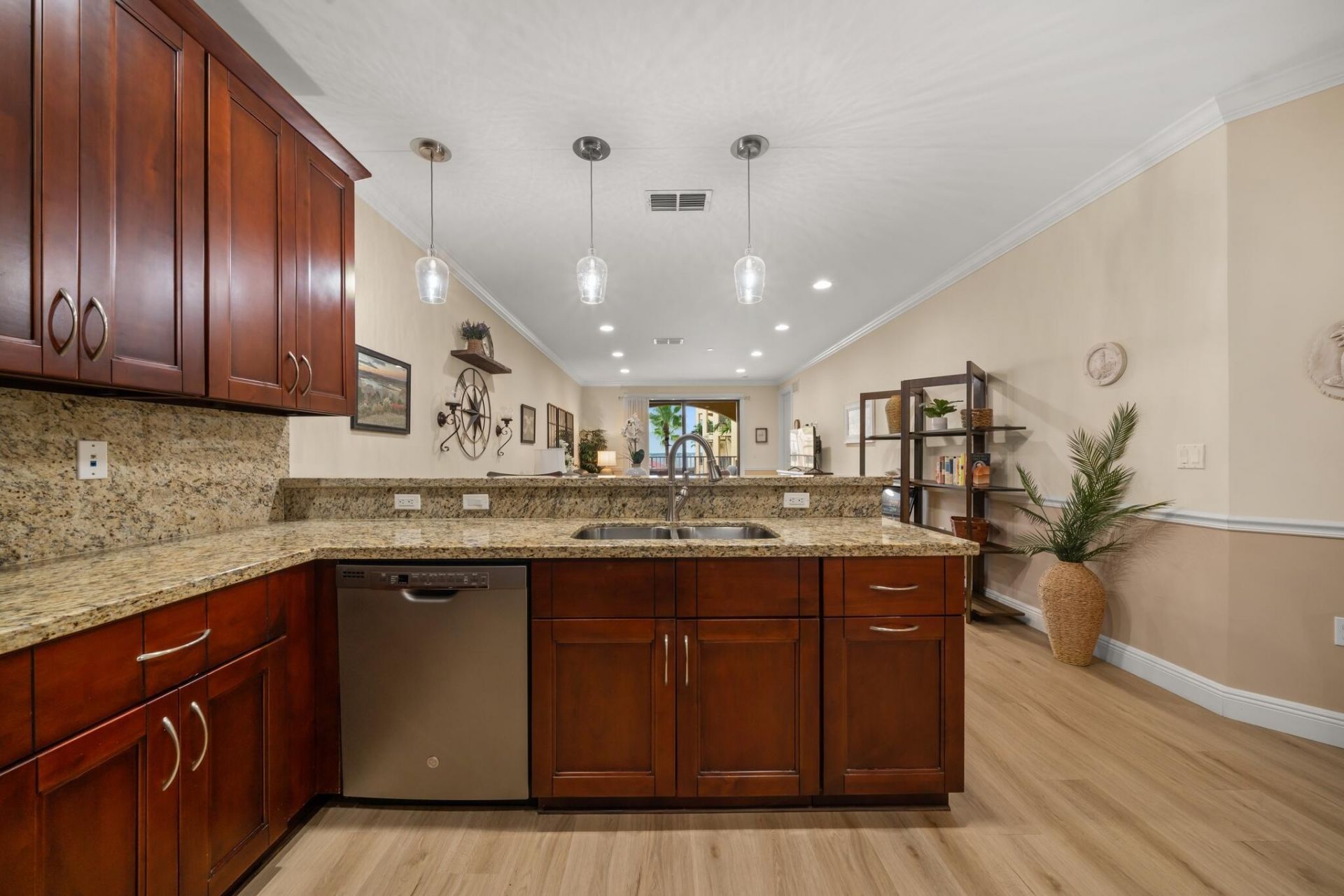 2351 Lakeview Drive, Unit 209, Sebring, FL 33870 Photo