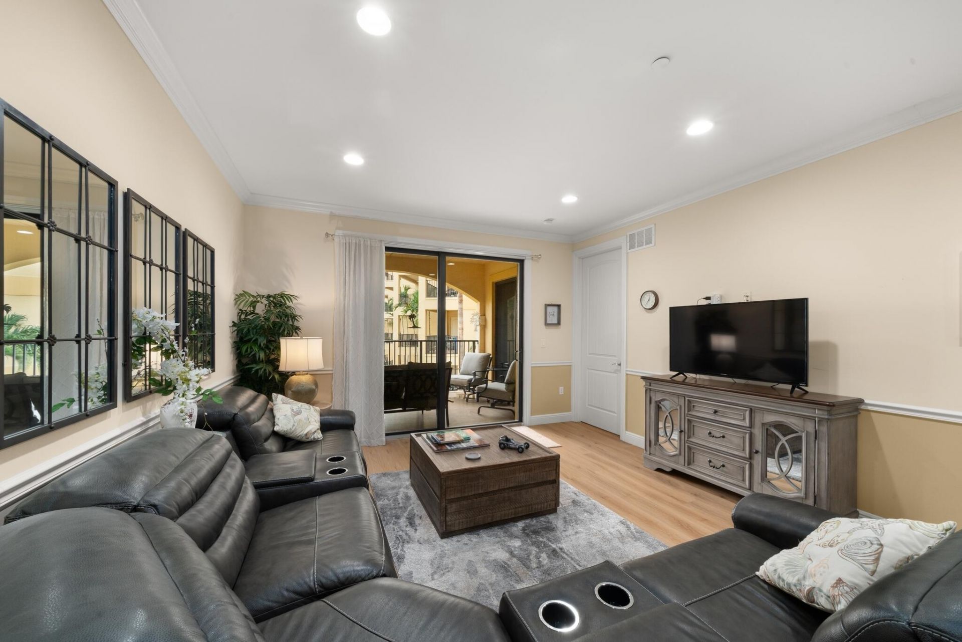 2351 Lakeview Drive, Unit 209, Sebring, FL 33870 Photo