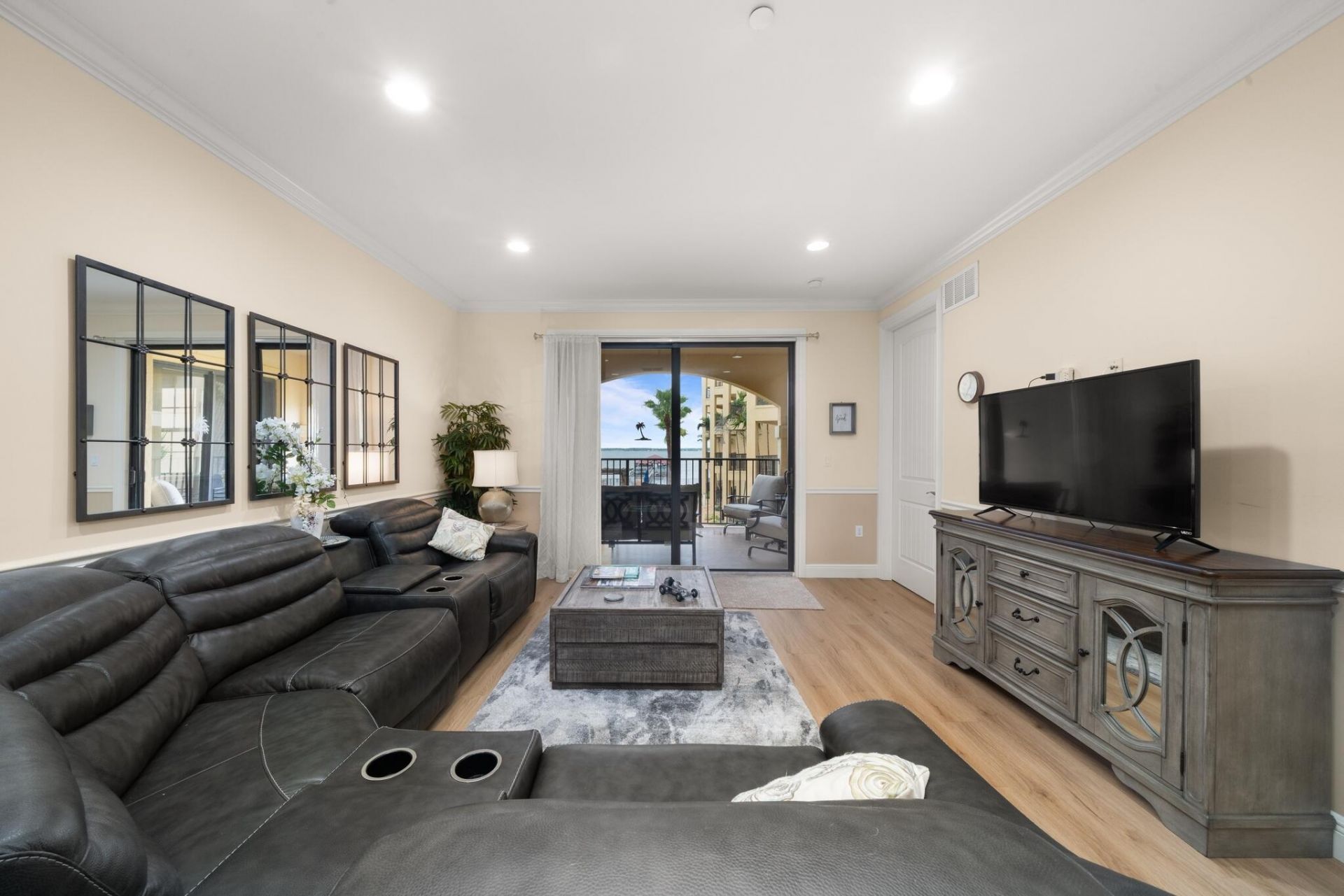 2351 Lakeview Drive, Unit 209, Sebring, FL 33870 Photo