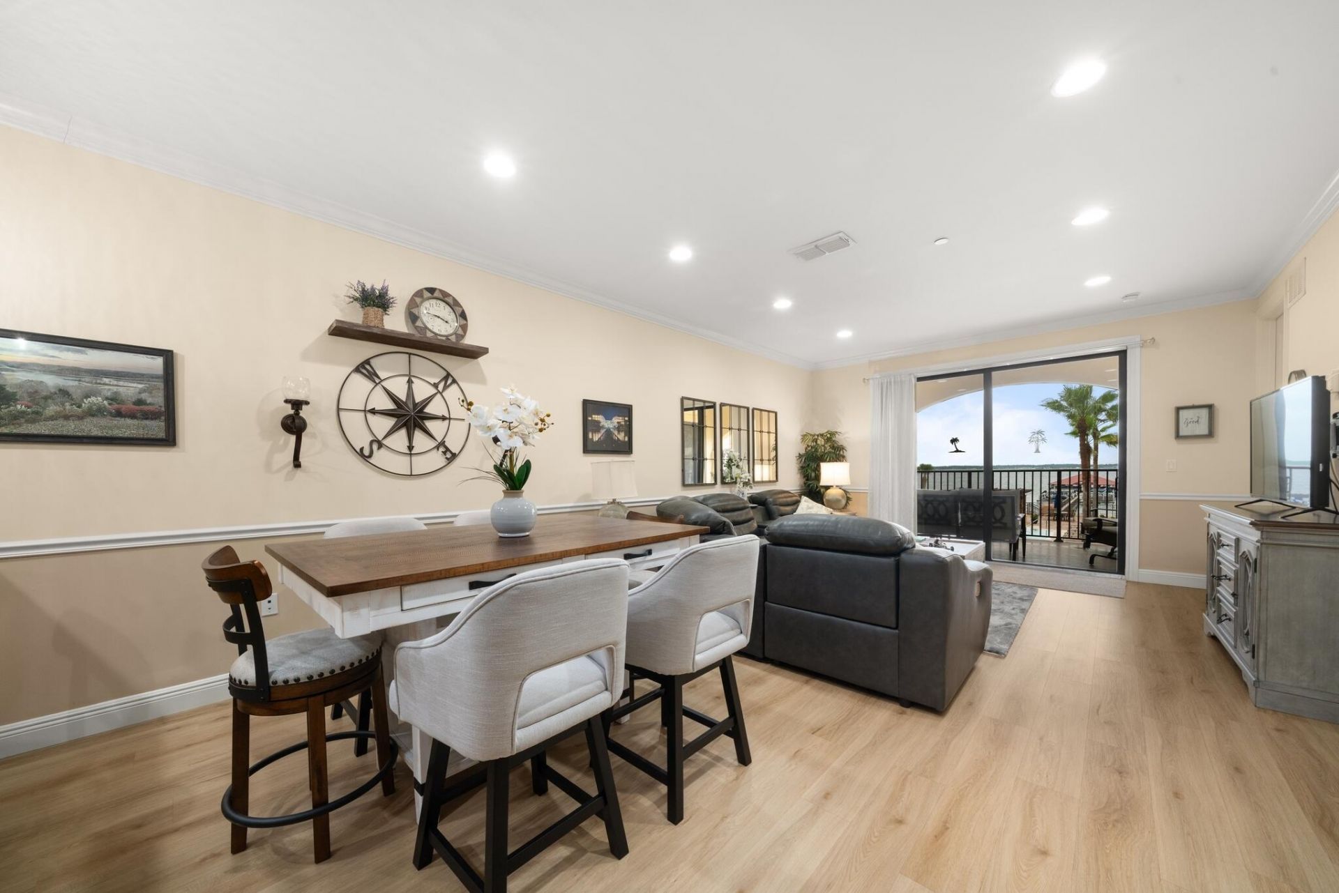 2351 Lakeview Drive, Unit 209, Sebring, FL 33870 Photo