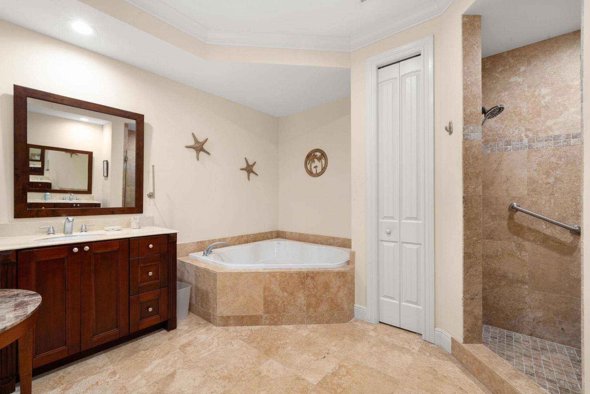 2351 Lakeview Drive, Unit 209, Sebring, FL 33870 Photo