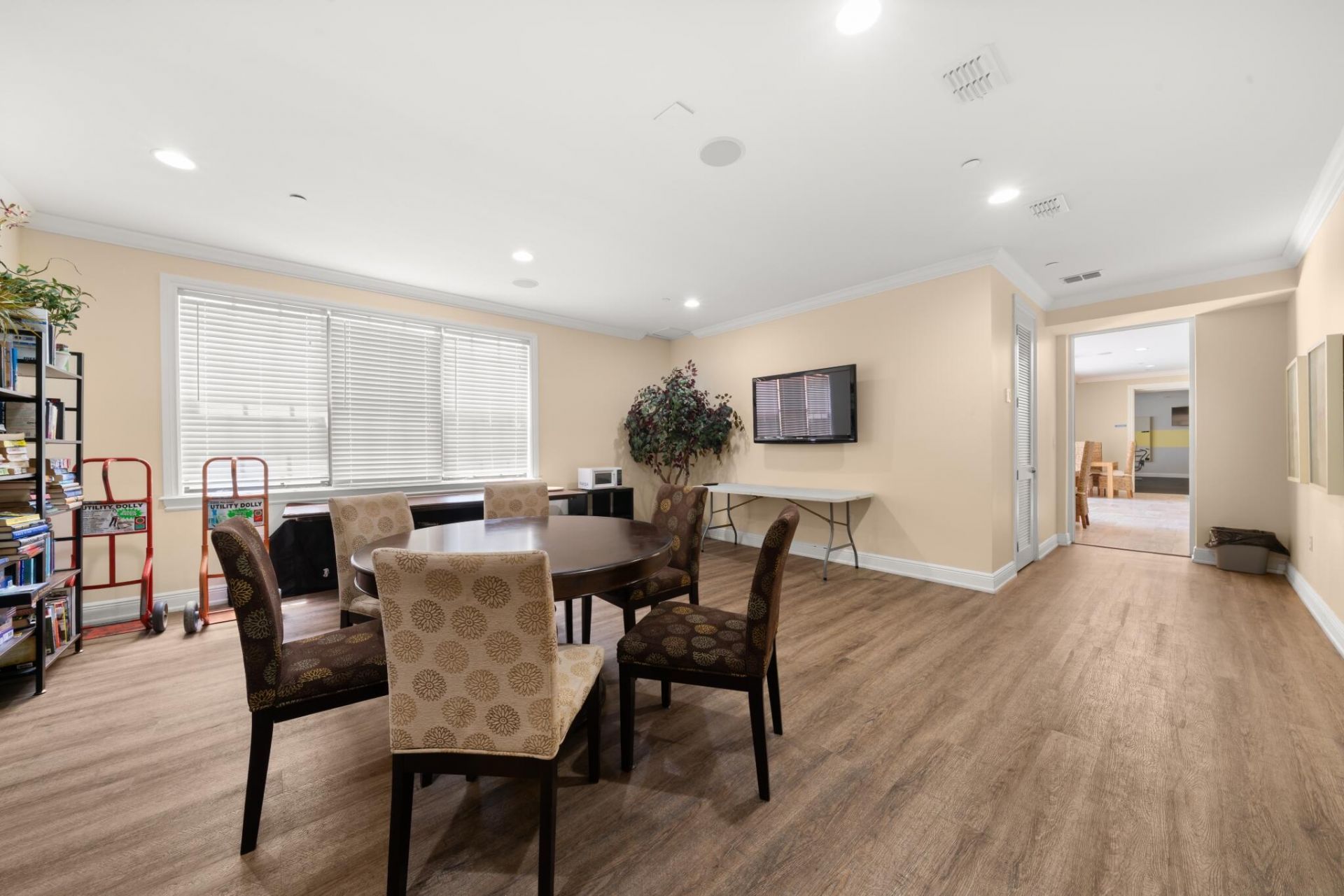 2351 Lakeview Drive, Unit 209, Sebring, FL 33870 Photo