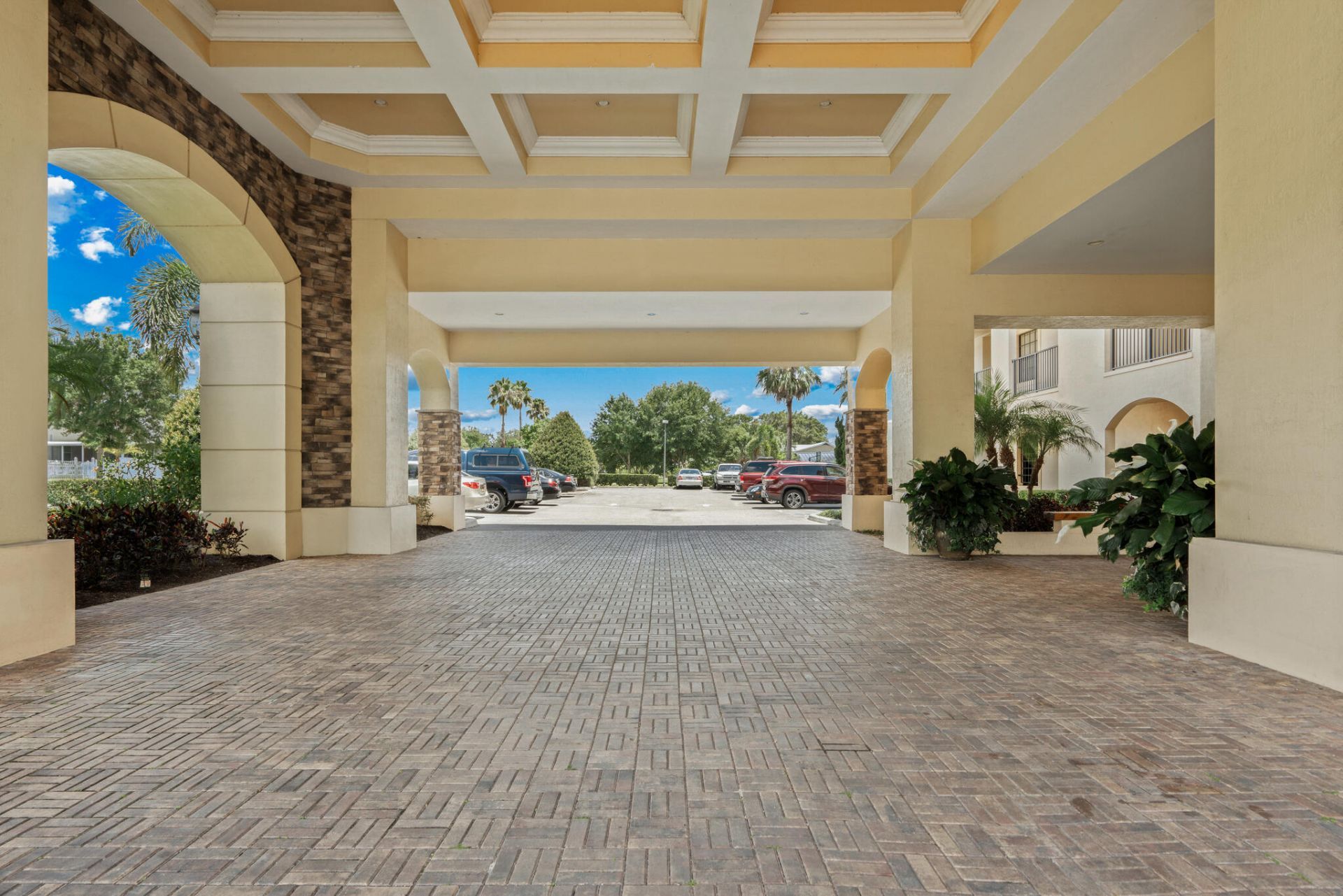 2351 Lakeview Drive, Unit 209, Sebring, FL 33870 Photo