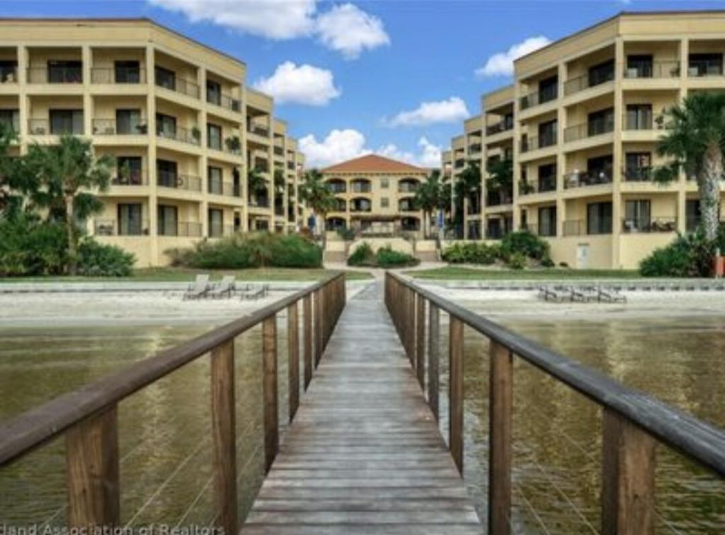 2351 Lakeview Drive, Unit 209, Sebring, FL 33870 Photo