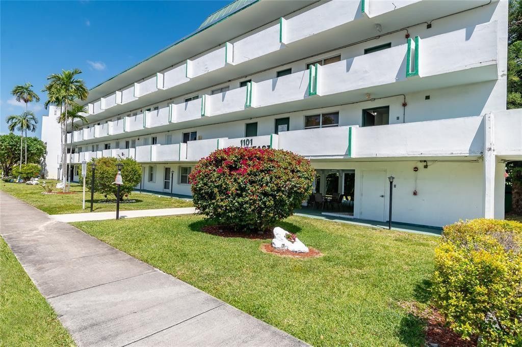 1101 NE 191st Street, Unit H301, Miami, FL 33179 Photo