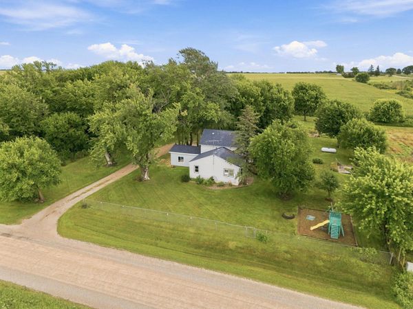 1892 Ivanhoe Avenue, New Hampton, IA 50659