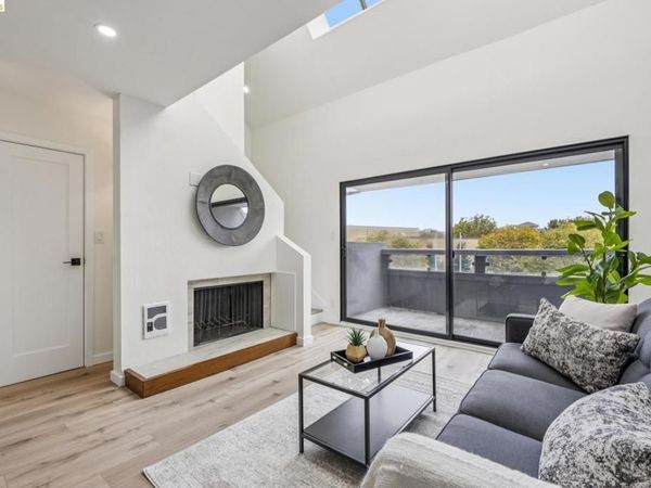 7 Embarcadero West, Unit 207, Oakland, CA 94607