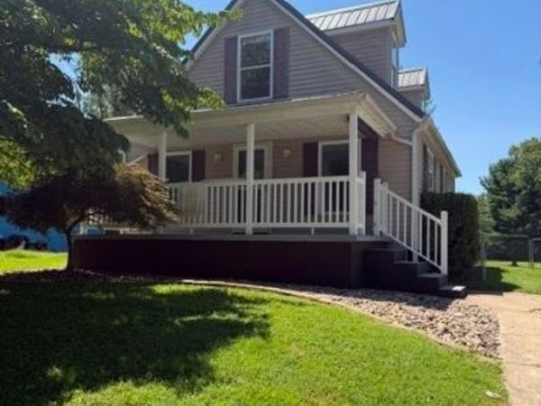 1318 19th Street , Vienna, WV 26105