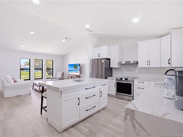 822 SE Cavern Avenue, Port St Lucie, FL 34983
