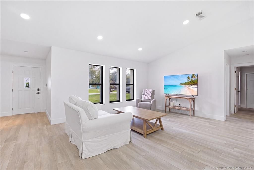 822 SE Cavern Avenue, Port Saint Lucie, FL 34983 Photo