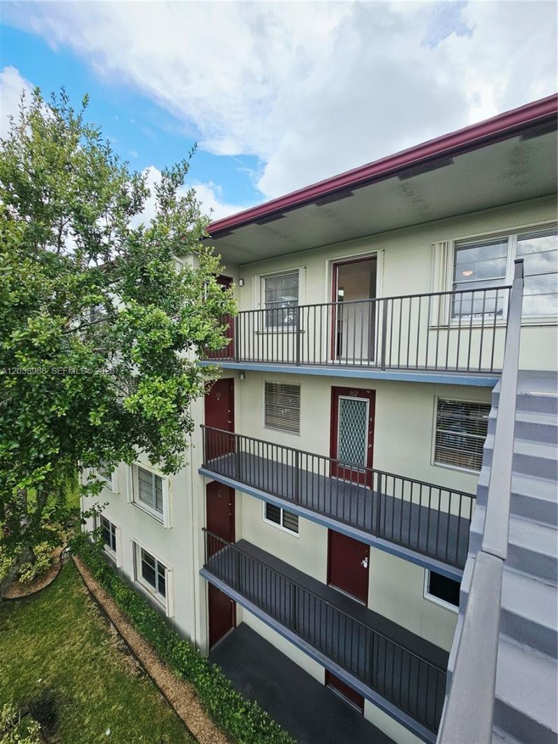 13250 SW 7th Ct, Unit 402L, Pembroke Pines, FL 33027 Photo