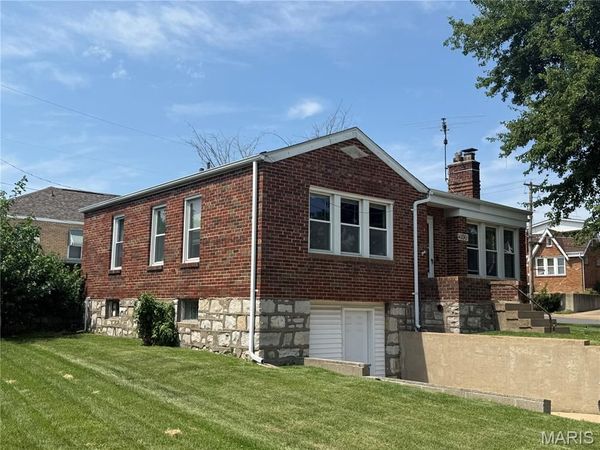 9101 Flores Drive, St Louis, MO 63123