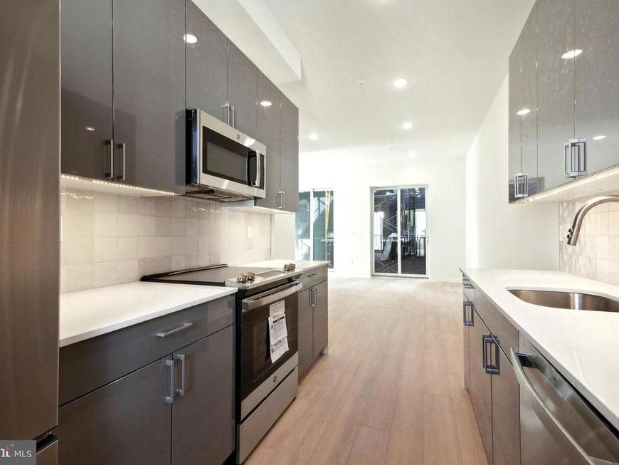 225 N 12th Street, Unit 303, Philadelphia, PA 19107 Main Photo