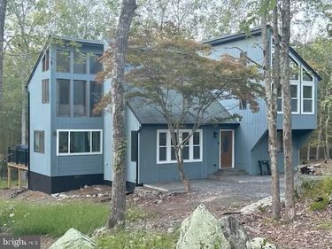 142 SAUNDERS DRIVE, BUSHKILL, PA 18324