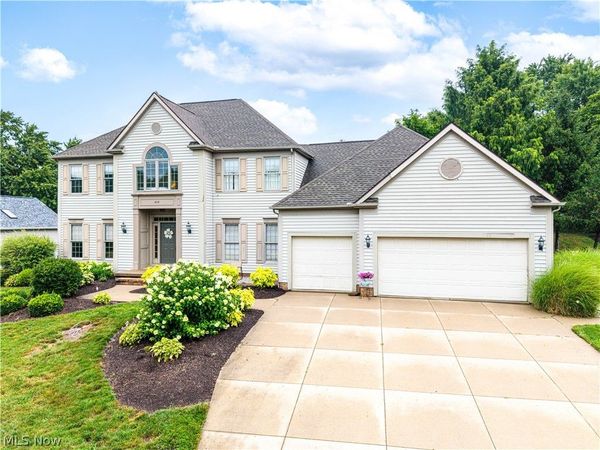 809 Adam Run Drive , Cuyahoga Falls, OH 44223
