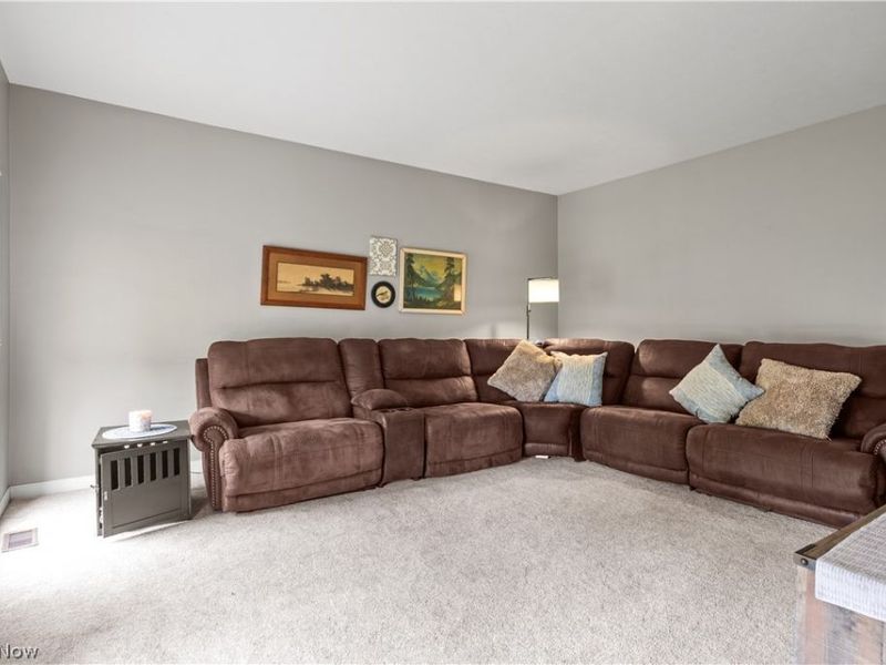 809 Adam Run Drive, Cuyahoga Falls, OH 44223 Photo 17