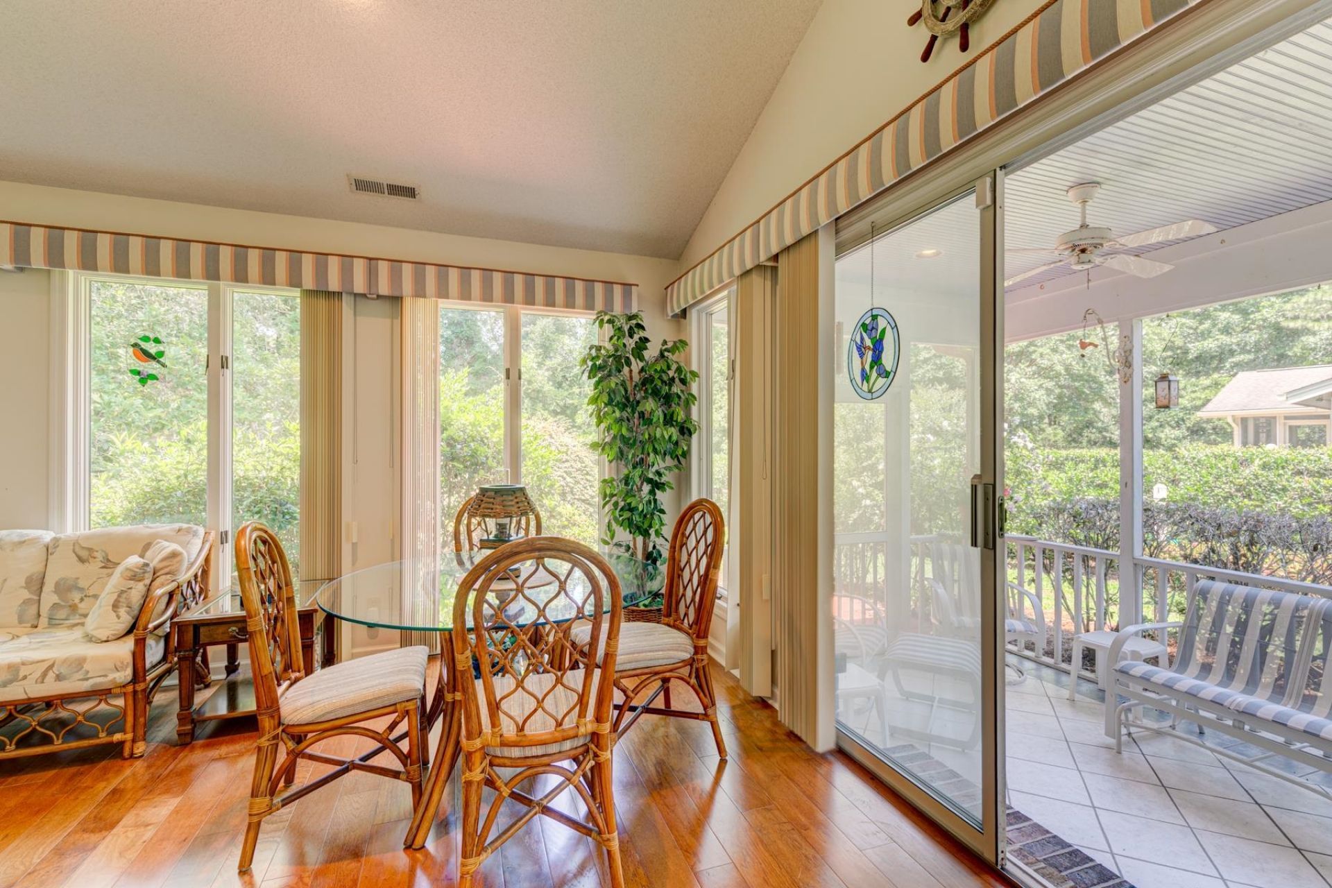 466 Country Club Dr. Photo 13