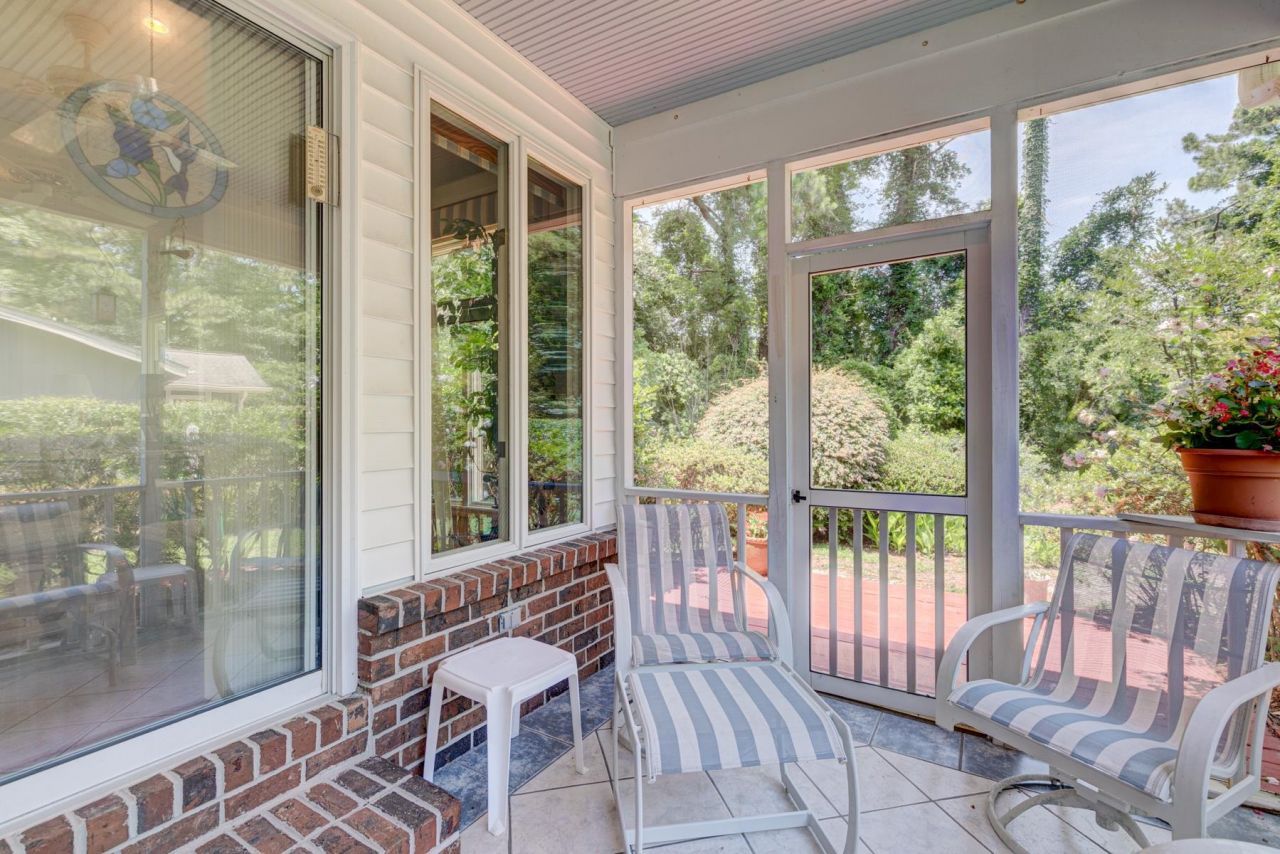 466 Country Club Dr. Photo 14