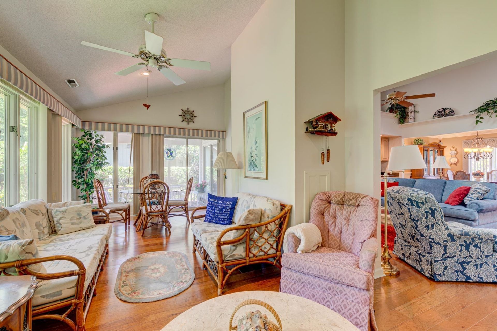 466 Country Club Dr. Photo 14