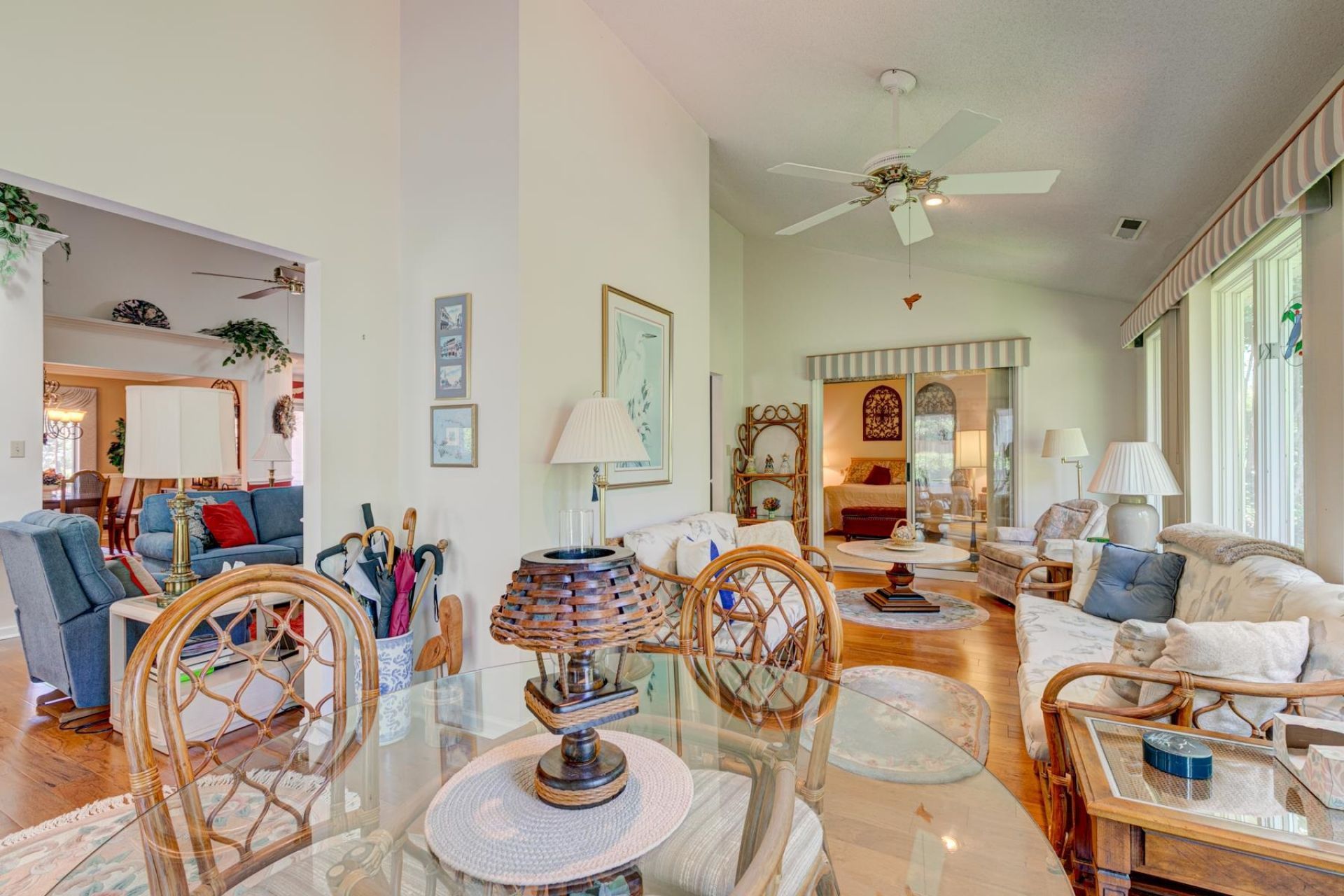 466 Country Club Dr. Photo 15