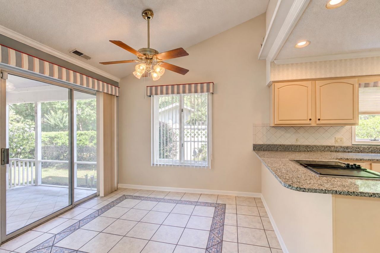 466 Country Club Dr. Photo 16