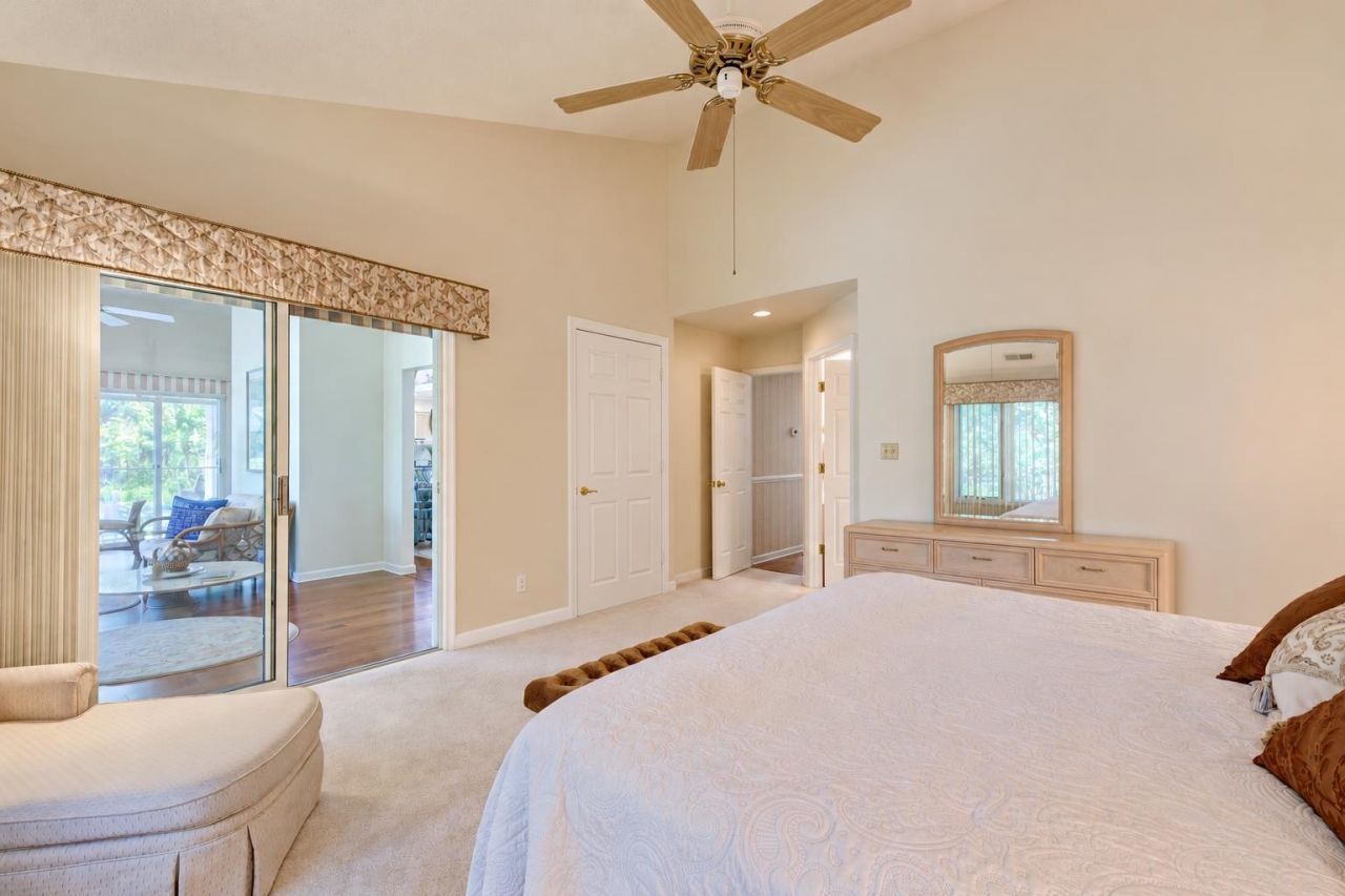 466 Country Club Dr. Photo 24