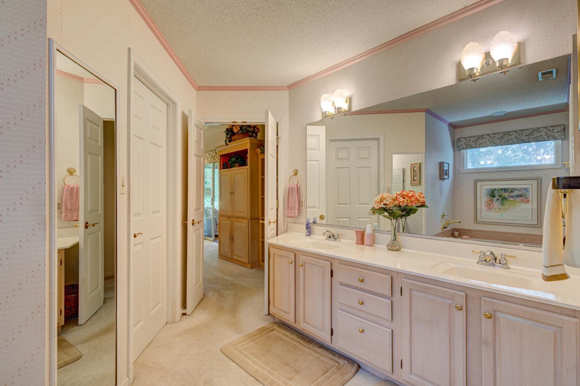 466 Country Club Dr. Photo 25