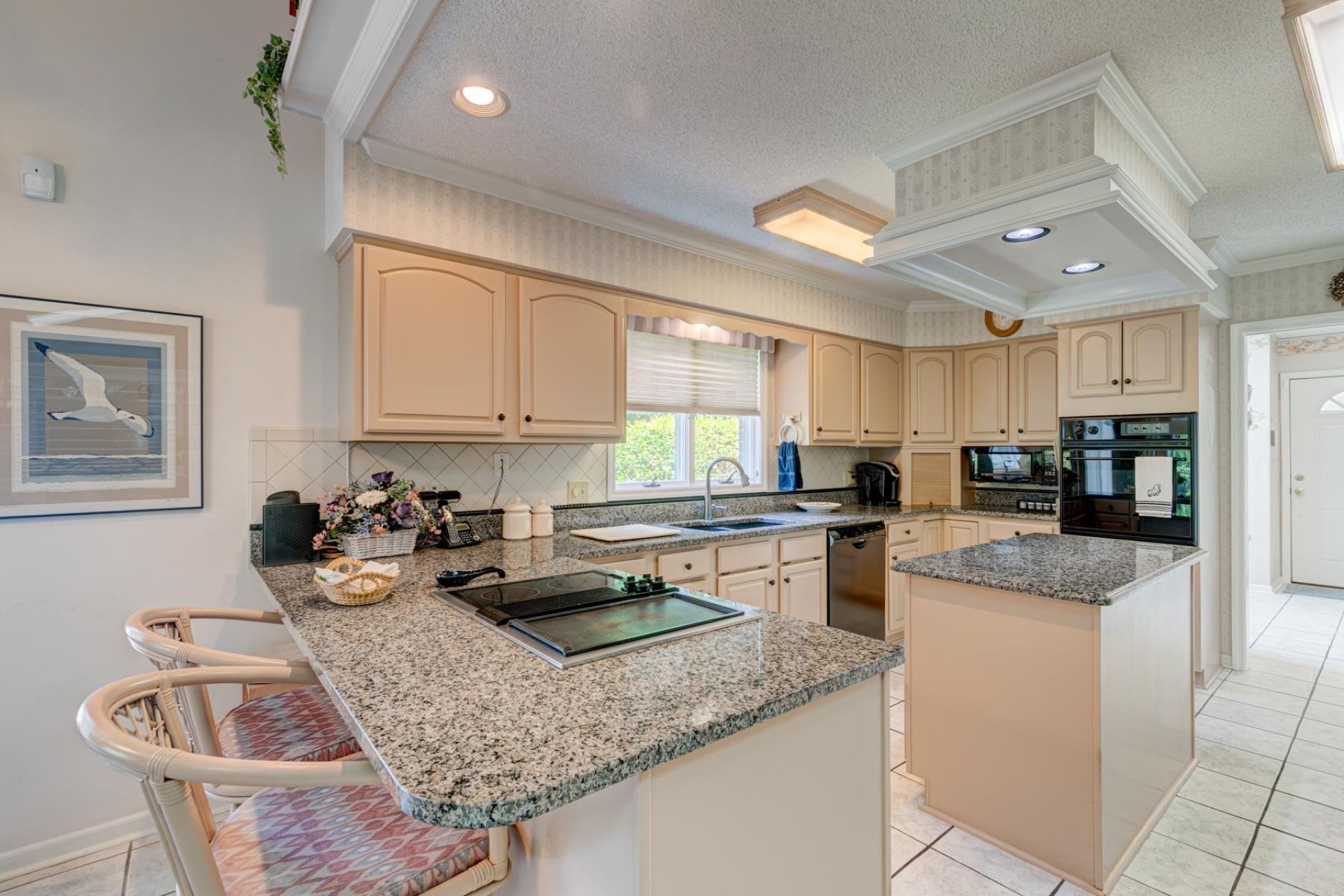 466 Country Club Dr. Photo 25
