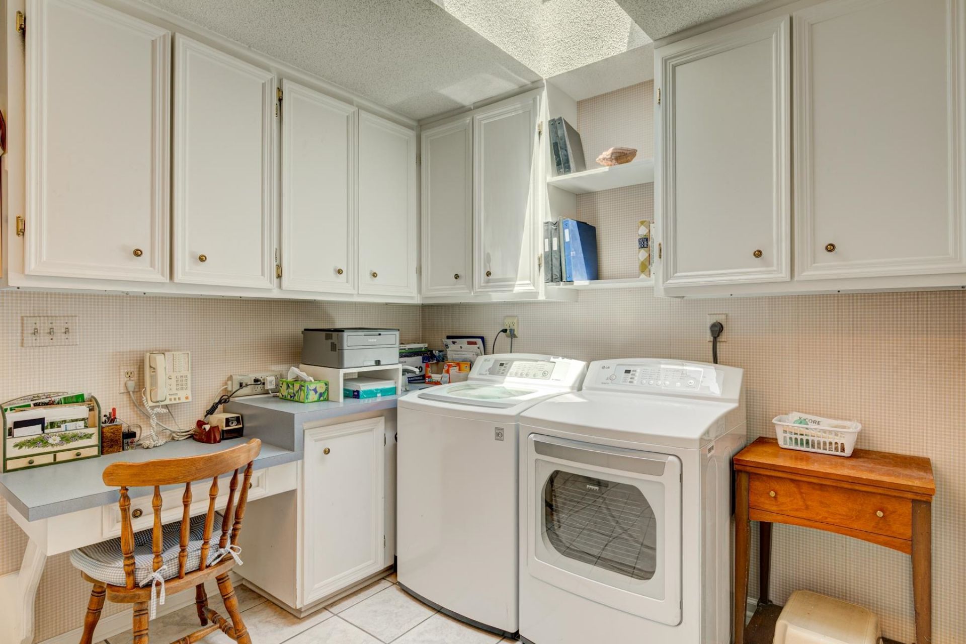 466 Country Club Dr. Photo 30