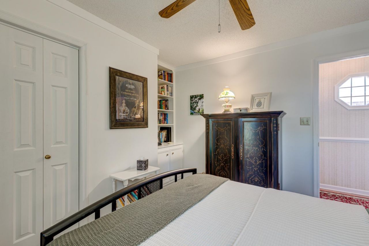 466 Country Club Dr. Photo 31