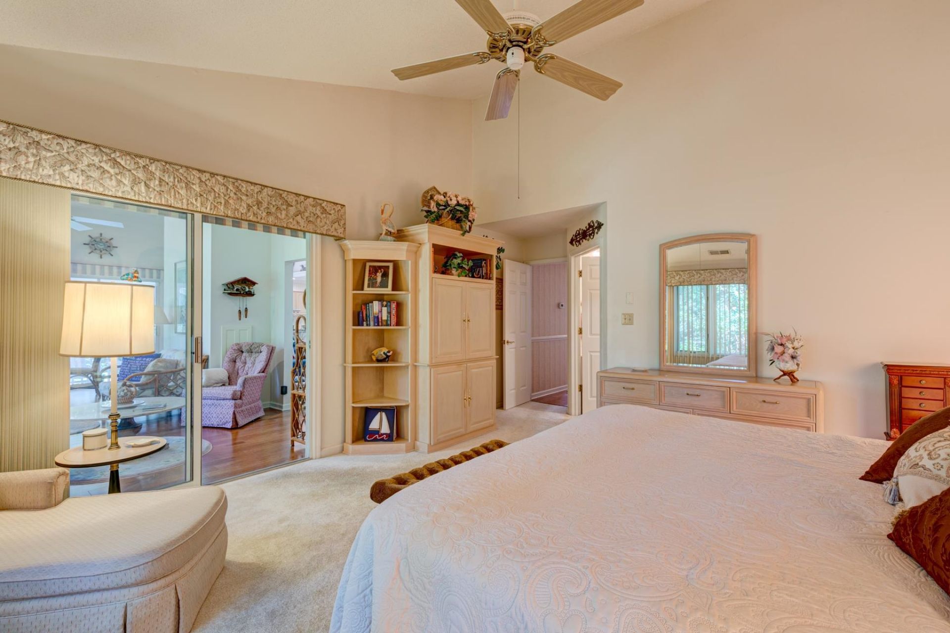 466 Country Club Dr. Photo 32