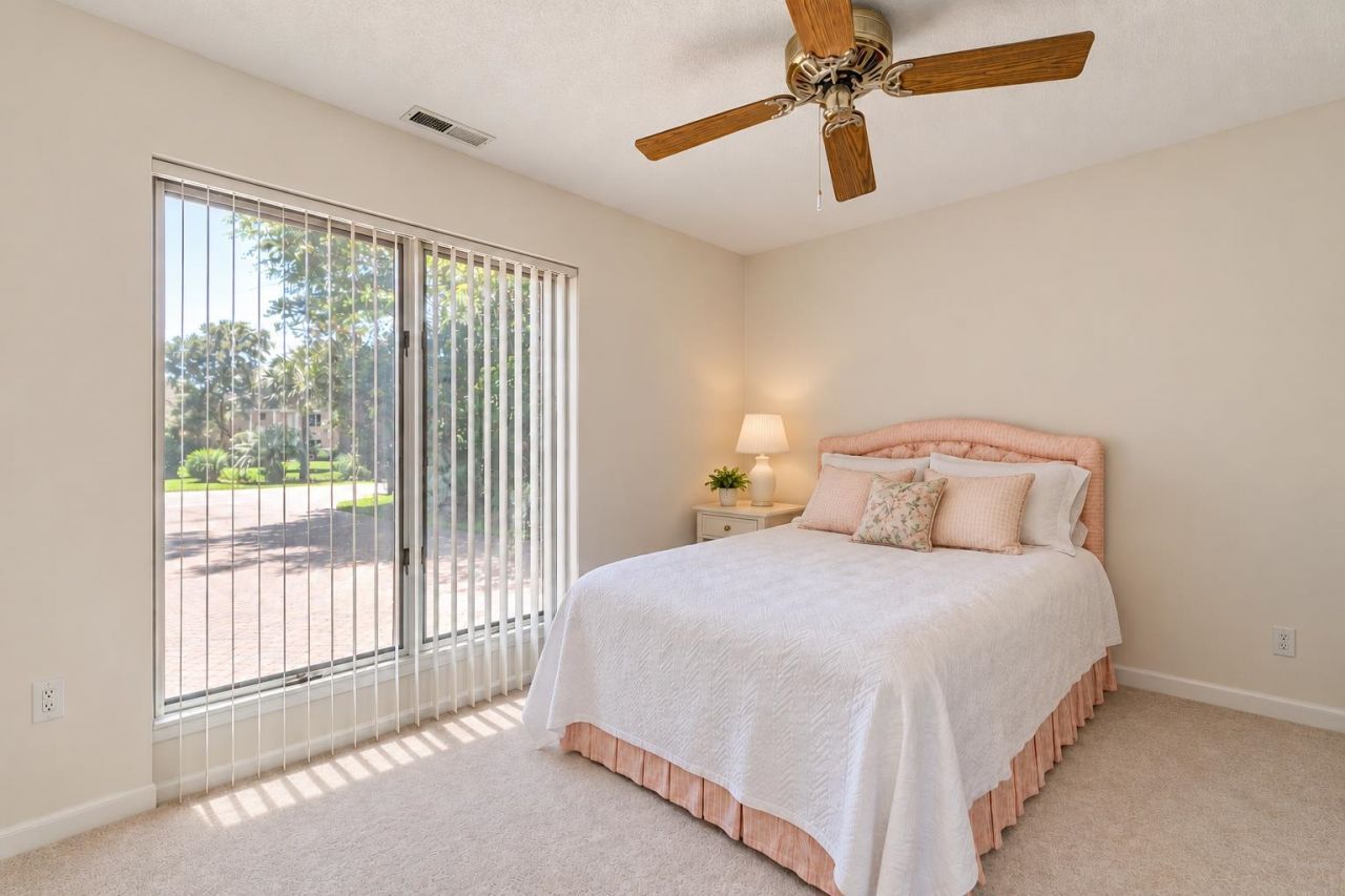 466 Country Club Dr. Photo 35